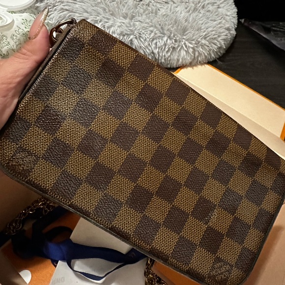 Louis Vuitton Brown Checkered Women's Bag - Picture 3 of 6